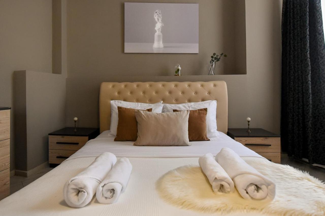 Discover Comfort: Charming & Spacious Apartment In The Old Town Bukarest Kültér fotó