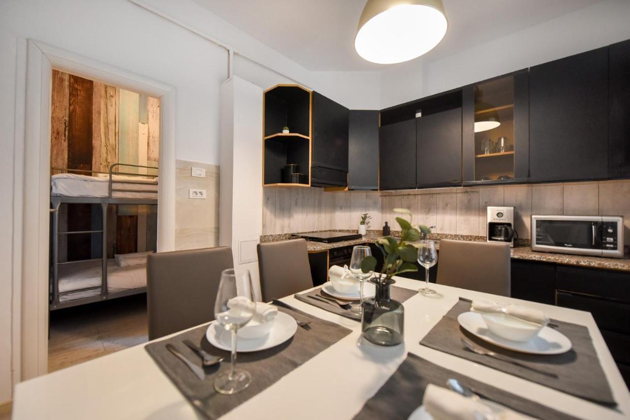 Discover Comfort: Charming & Spacious Apartment In The Old Town Bukarest Kültér fotó