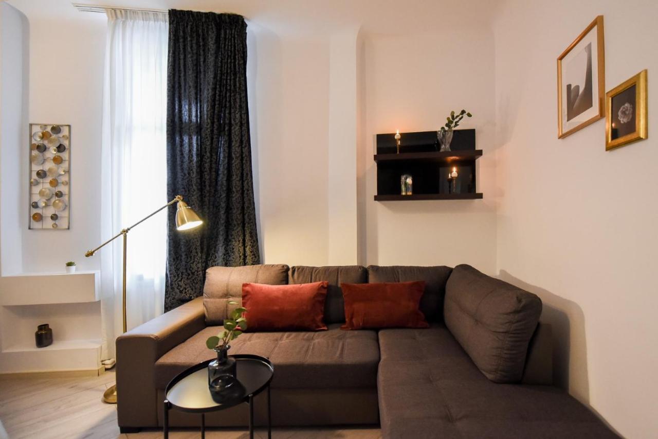 Discover Comfort: Charming & Spacious Apartment In The Old Town Bukarest Kültér fotó