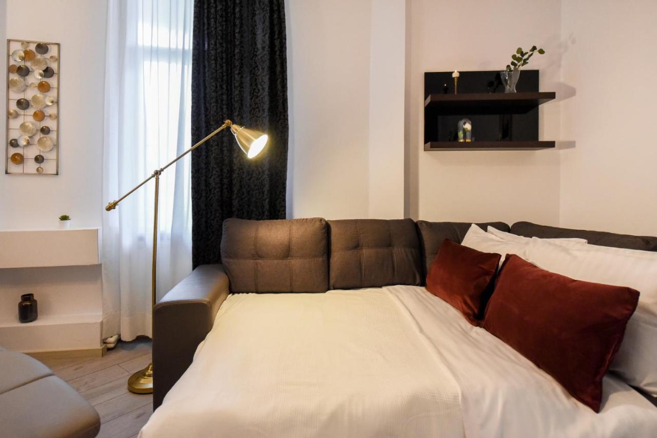 Discover Comfort: Charming & Spacious Apartment In The Old Town Bukarest Kültér fotó
