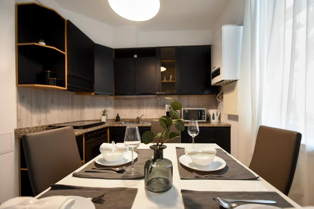 Discover Comfort: Charming & Spacious Apartment In The Old Town Bukarest Kültér fotó