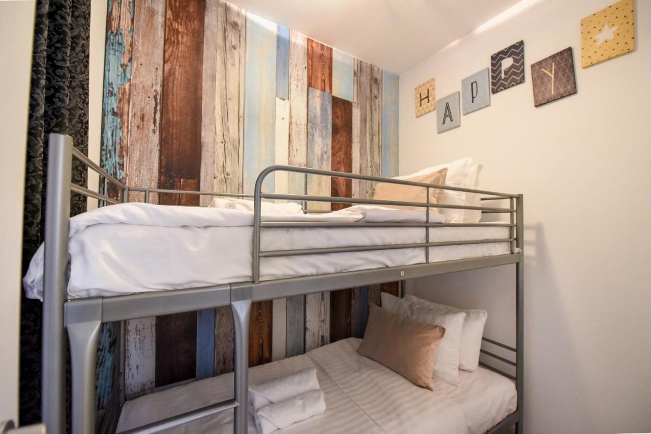 Discover Comfort: Charming & Spacious Apartment In The Old Town Bukarest Kültér fotó