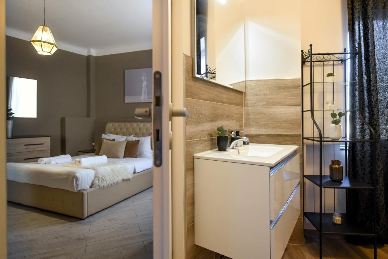 Discover Comfort: Charming & Spacious Apartment In The Old Town Bukarest Kültér fotó