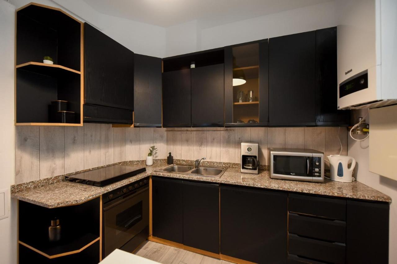 Discover Comfort: Charming & Spacious Apartment In The Old Town Bukarest Kültér fotó