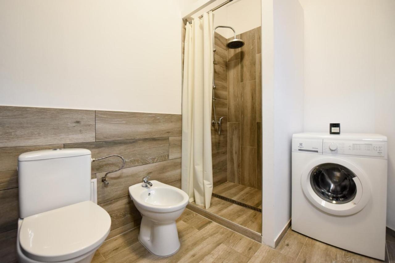 Discover Comfort: Charming & Spacious Apartment In The Old Town Bukarest Kültér fotó